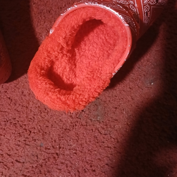 Red Bandana Pattern Clogs - Picture 5 of 5